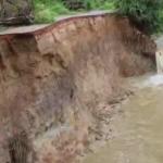 পাহাড়ি ঢলে ছড়ার গর্ভে বিলীন নালকাটা-শুকনাছড়ি সড়ক - Chief TV