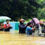 বন্যায় আটকা অন্তঃসত্ত্বাকে উদ্ধার, ফায়ার সার্ভিসের সহায়তায় ফুটল হাসি - Chief TV