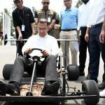 শিক্ষার্থীর তৈরি রেসিং কার চালিয়ে অনুপ্রেরণা জোগালেন প্রধানমন্ত্রী - Chief TV