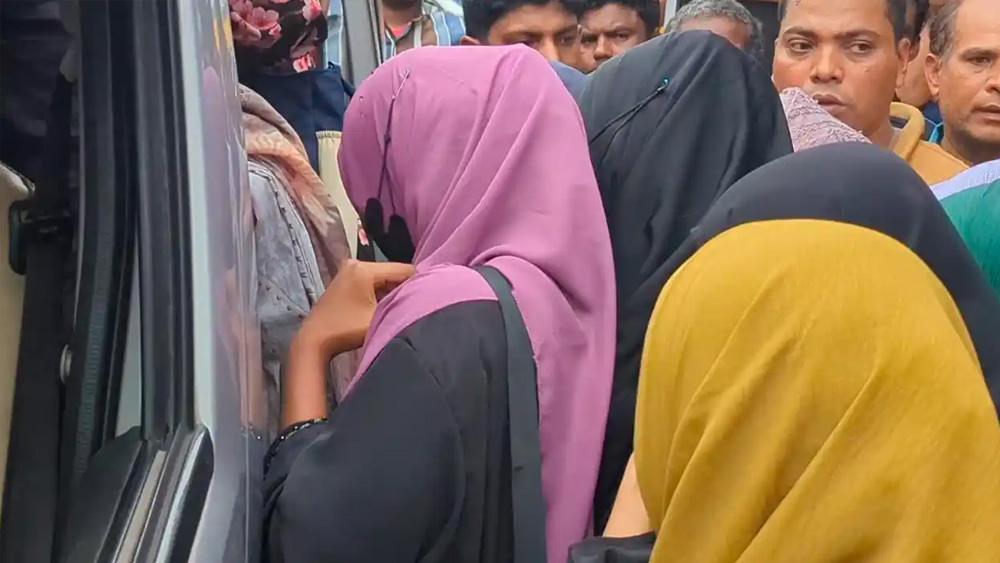 সিনেমা হলে অনৈতিক কার্যকলাপ, ৩৫ প্রেমিক যুগল আটক - Chief TV