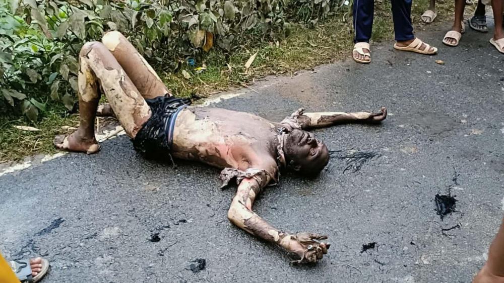 স্ত্রীর ডিভোর্সে গায়ে পেট্রোল ঢেলে আগুন দিয়ে স্বামীর আত্মহত্যা - Chief TV