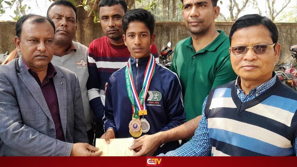ঠাকুরগাঁওয়ের মাহমুদ করিমের স্কোয়াসে পদক জয় - Chief TV